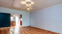 Lounges - 24 square meters of property in Escombe 