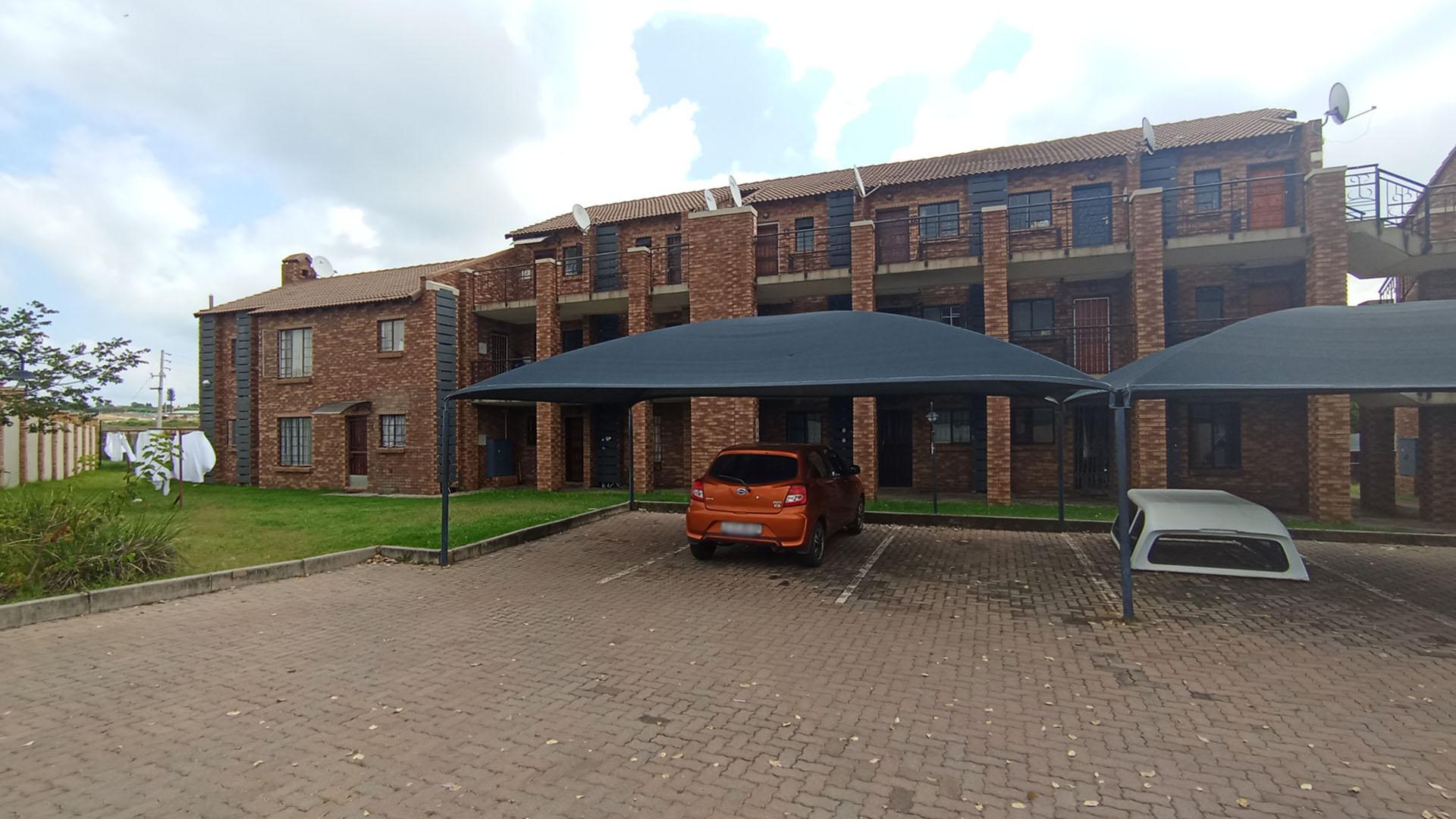 Front View of property in Sagewood