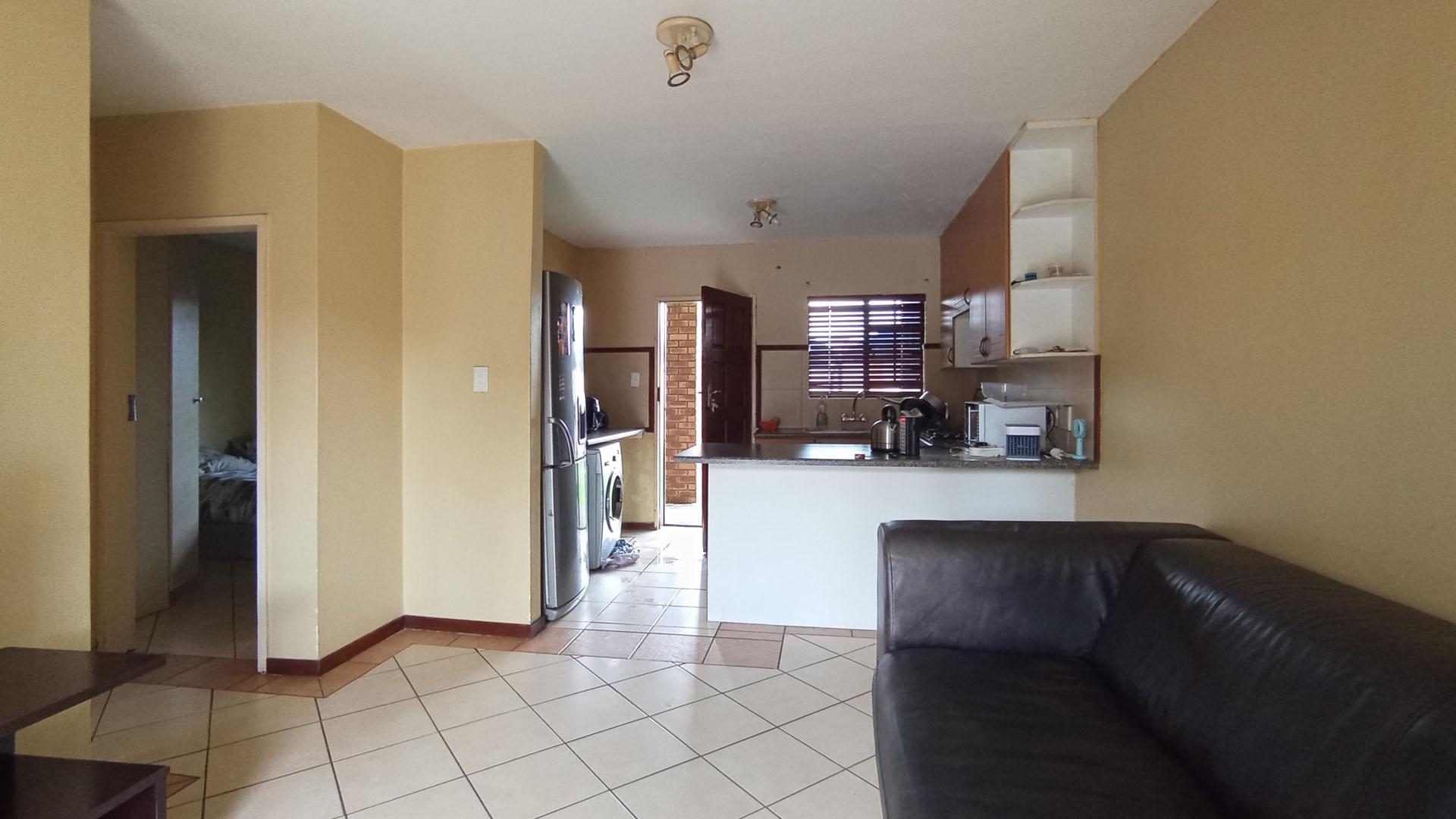 Lounges - 15 square meters of property in Sagewood