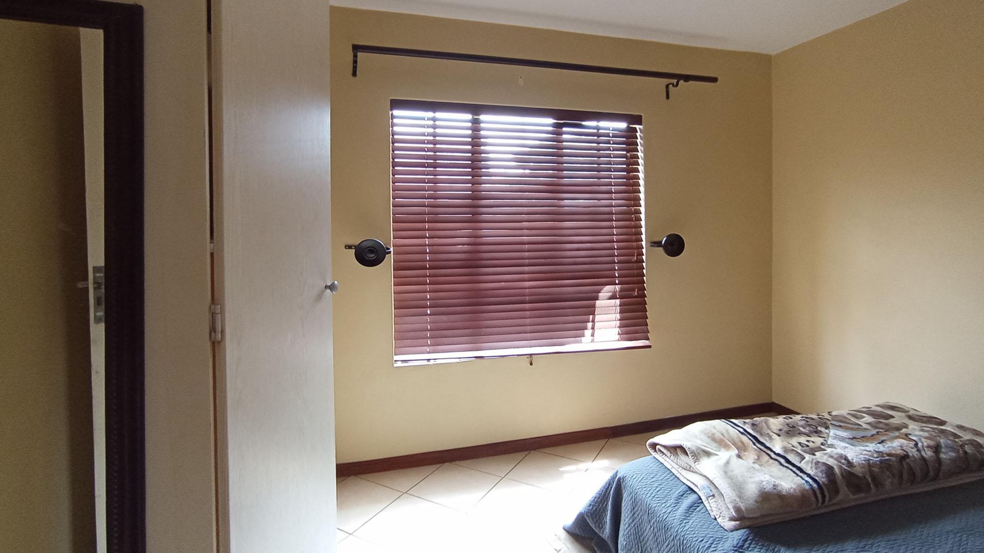Bed Room 1 - 10 square meters of property in Sagewood