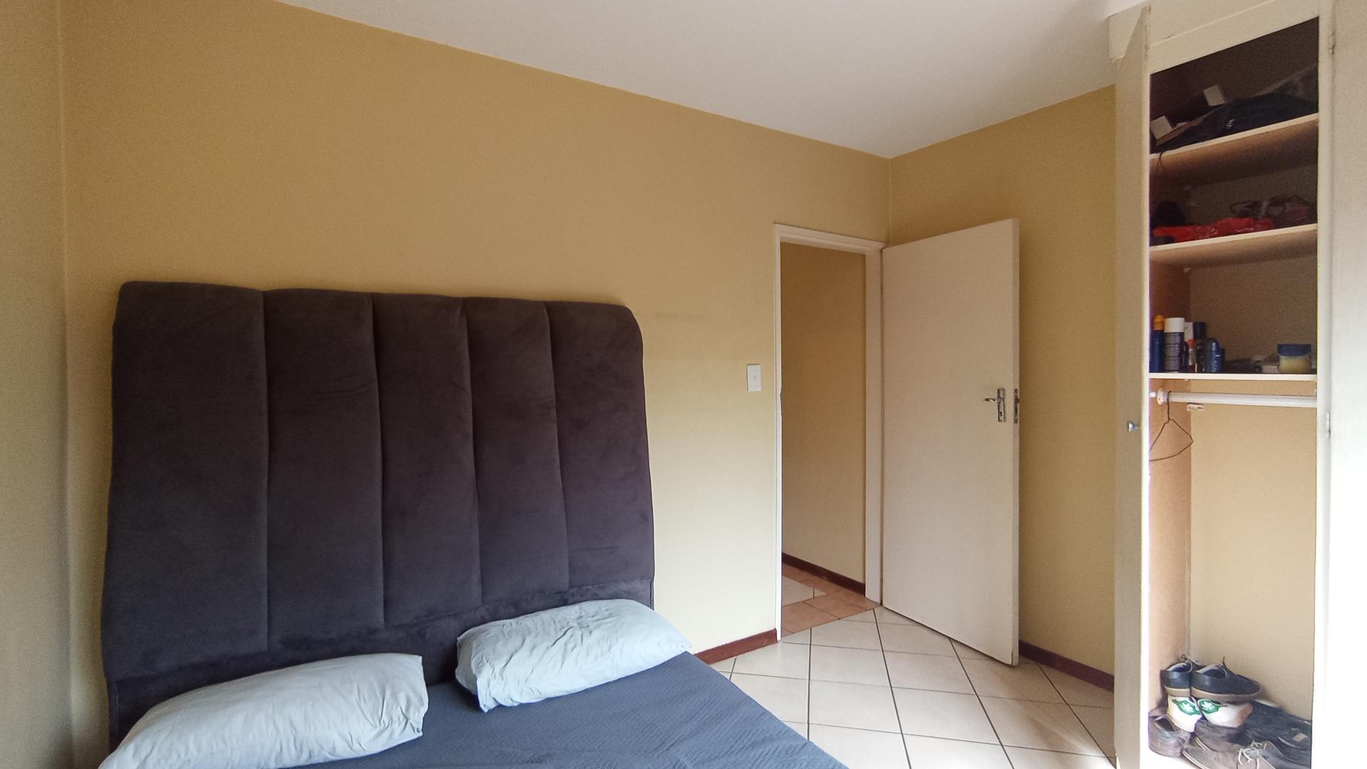 Bed Room 1 - 10 square meters of property in Sagewood