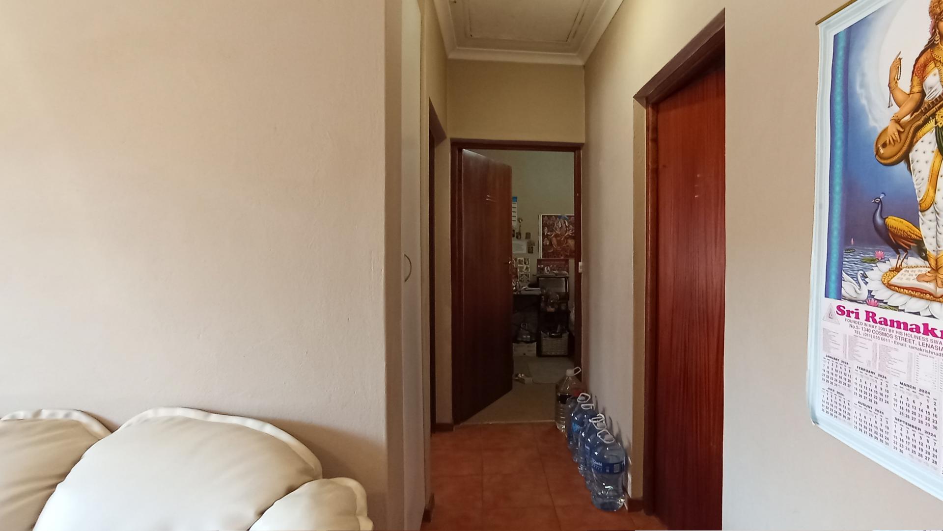 Spaces - 2 square meters of property in Vorna Valley