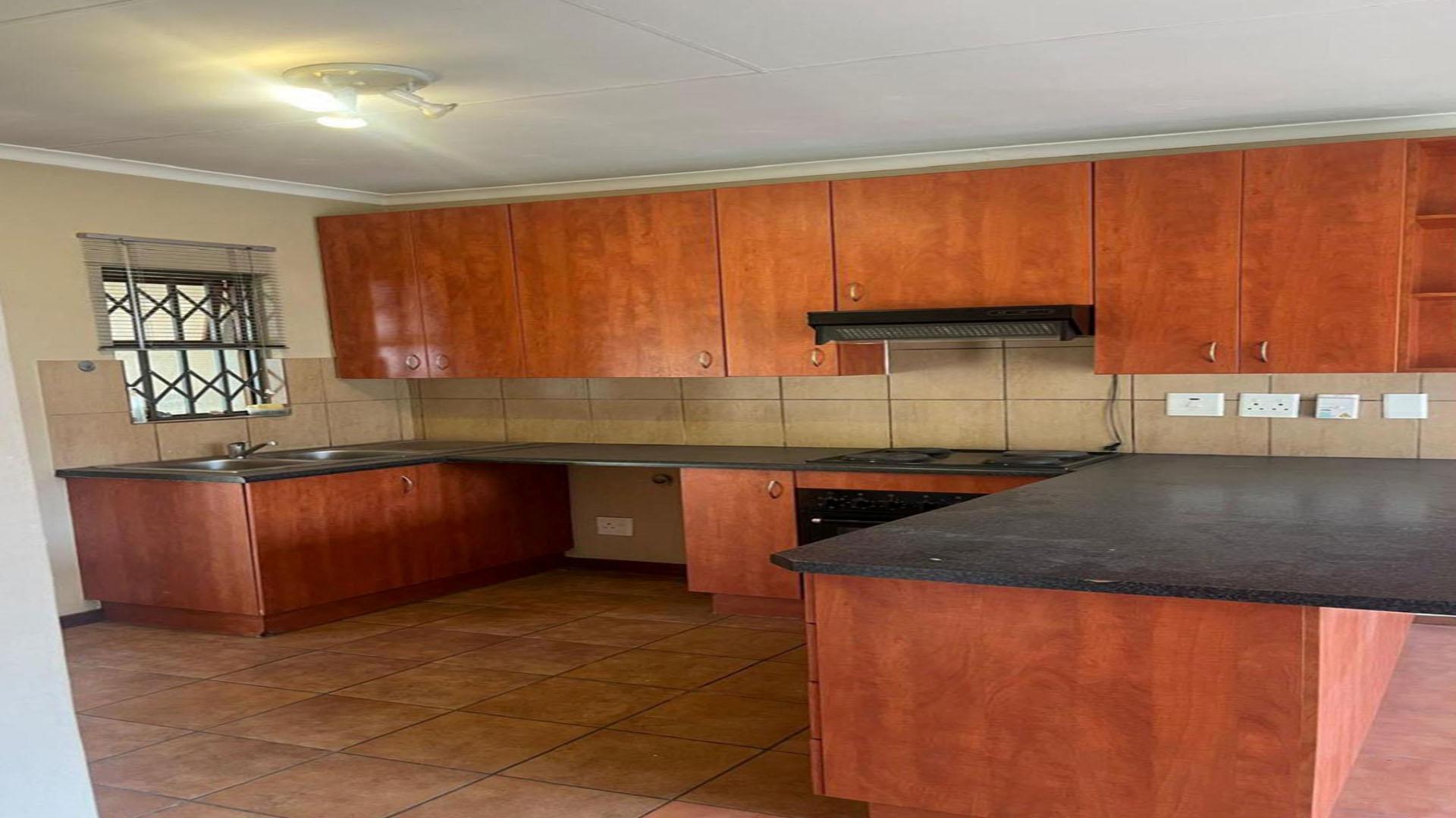 Kitchen - 6 square meters of property in Vorna Valley