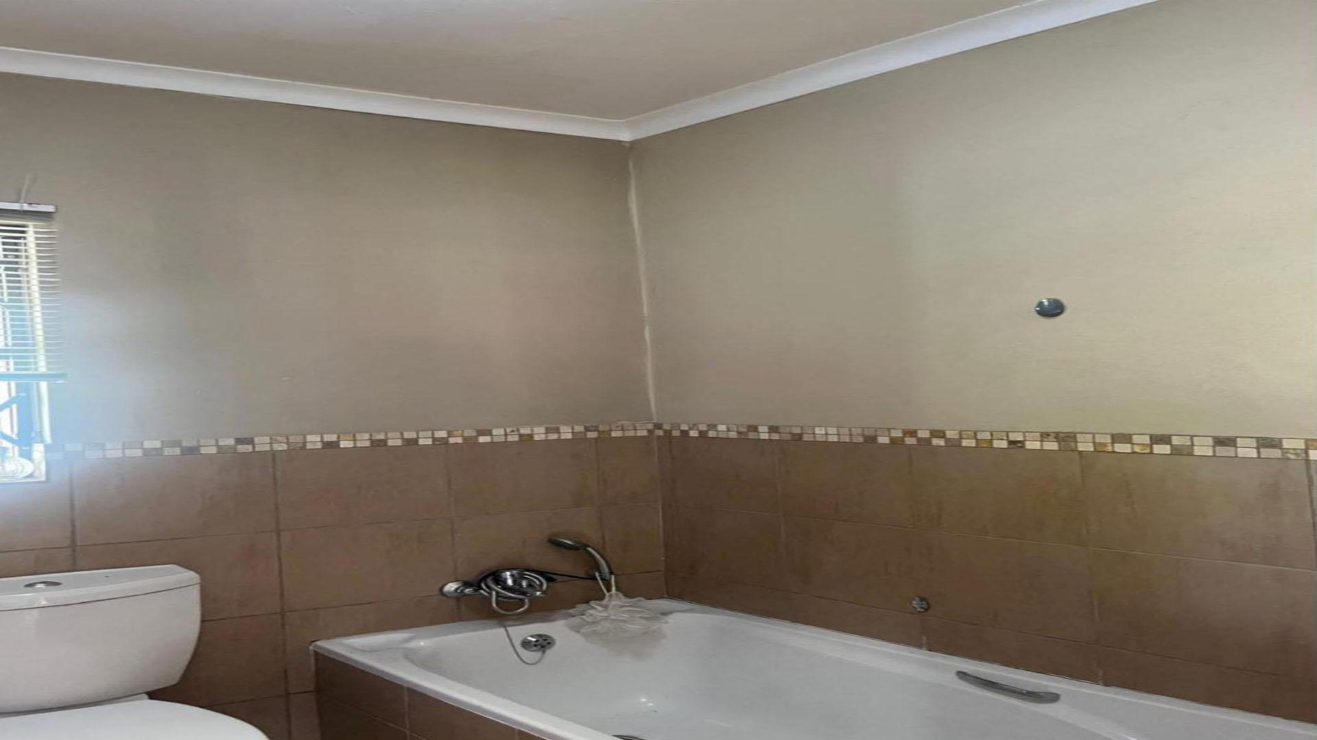 Bathroom 2 of property in Vorna Valley