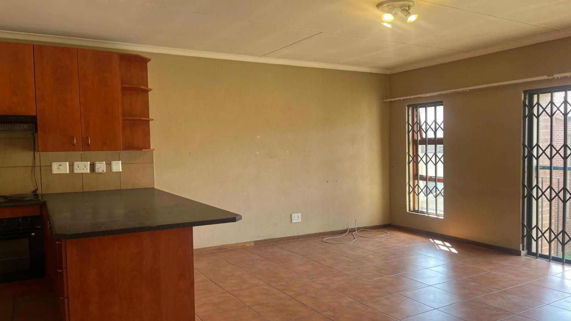 Lounges - 17 square meters of property in Vorna Valley