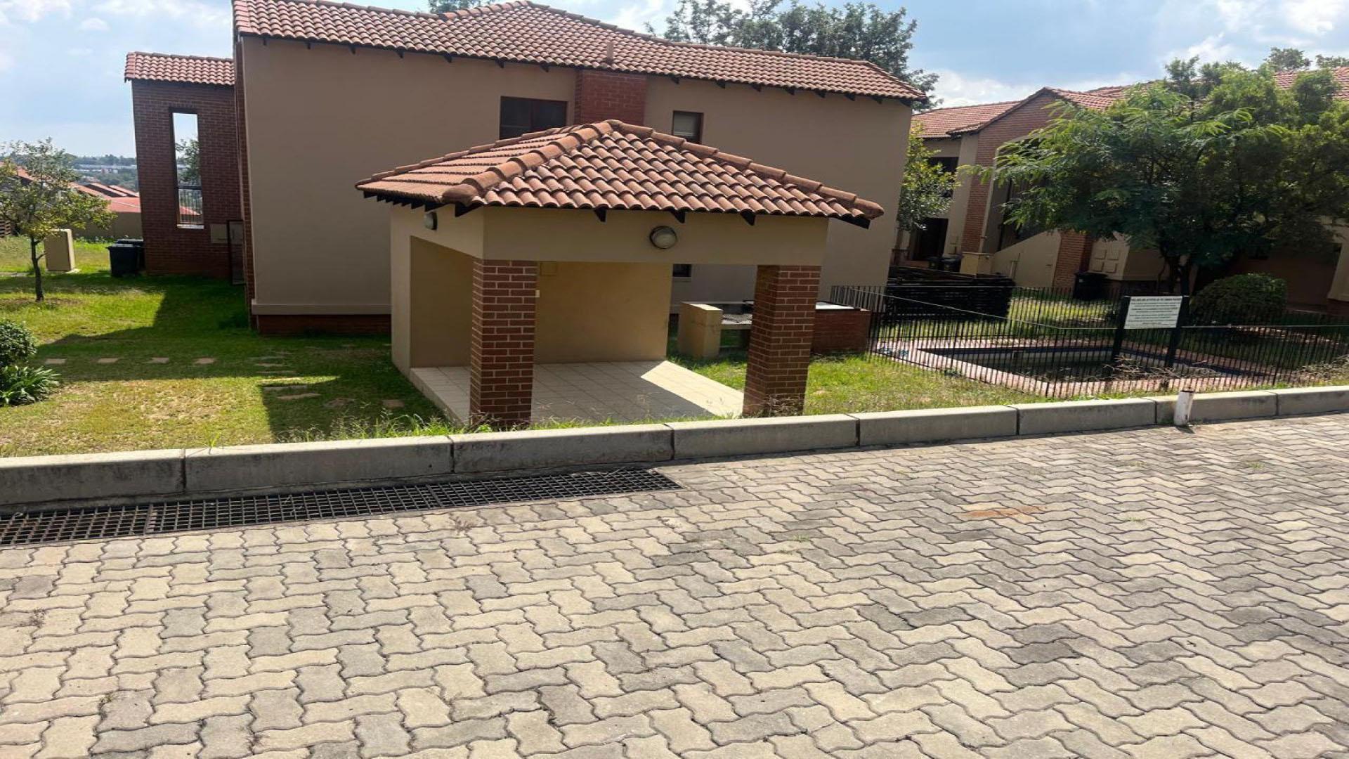 Spaces - 2 square meters of property in Vorna Valley