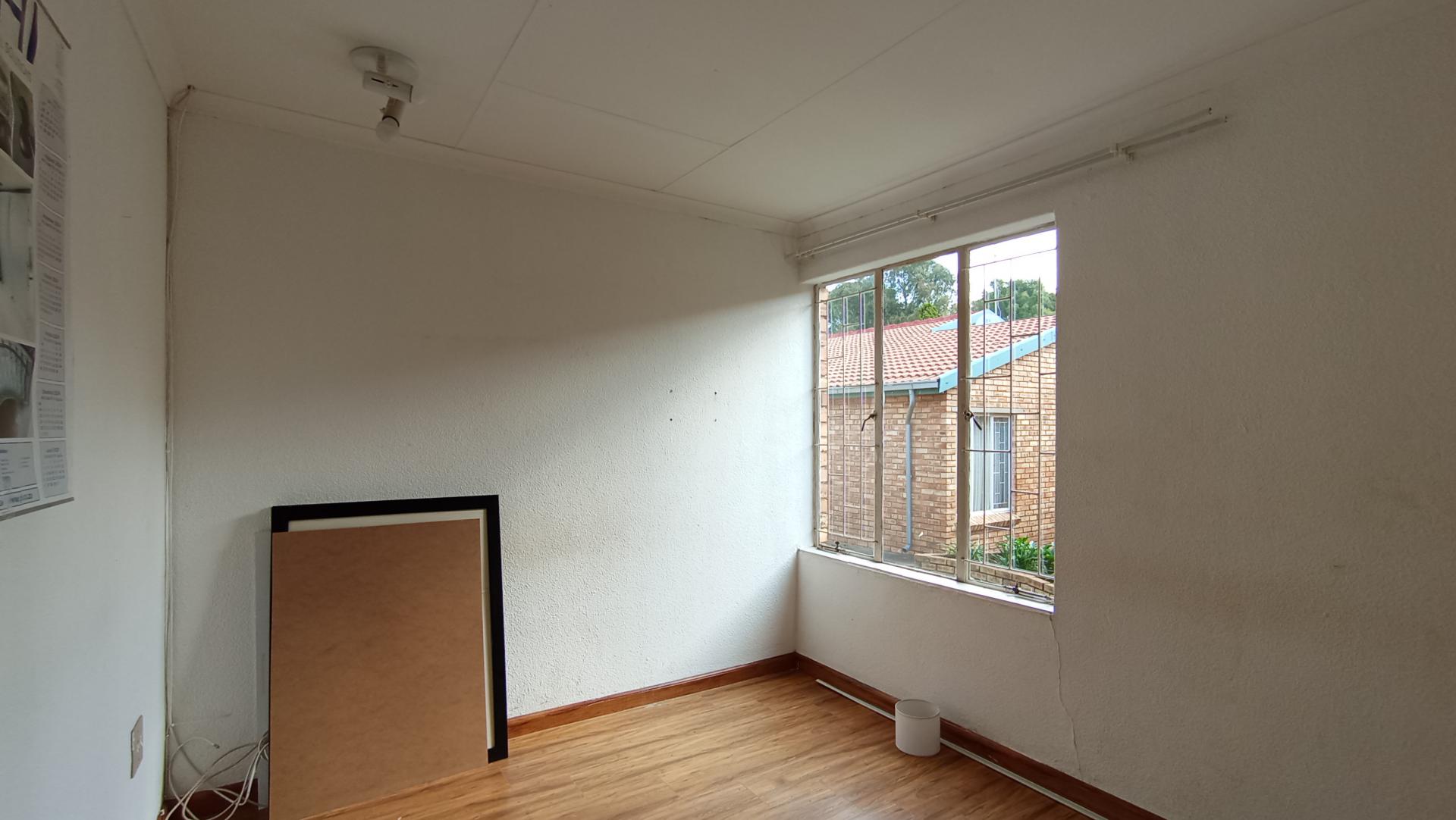 Bed Room 1 - 12 square meters of property in Groblerpark