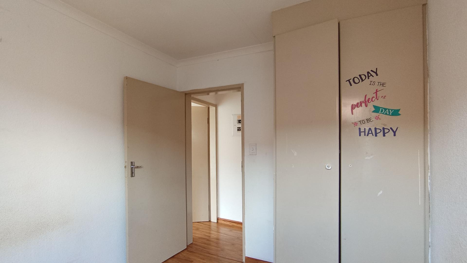 Bed Room 2 - 8 square meters of property in Groblerpark