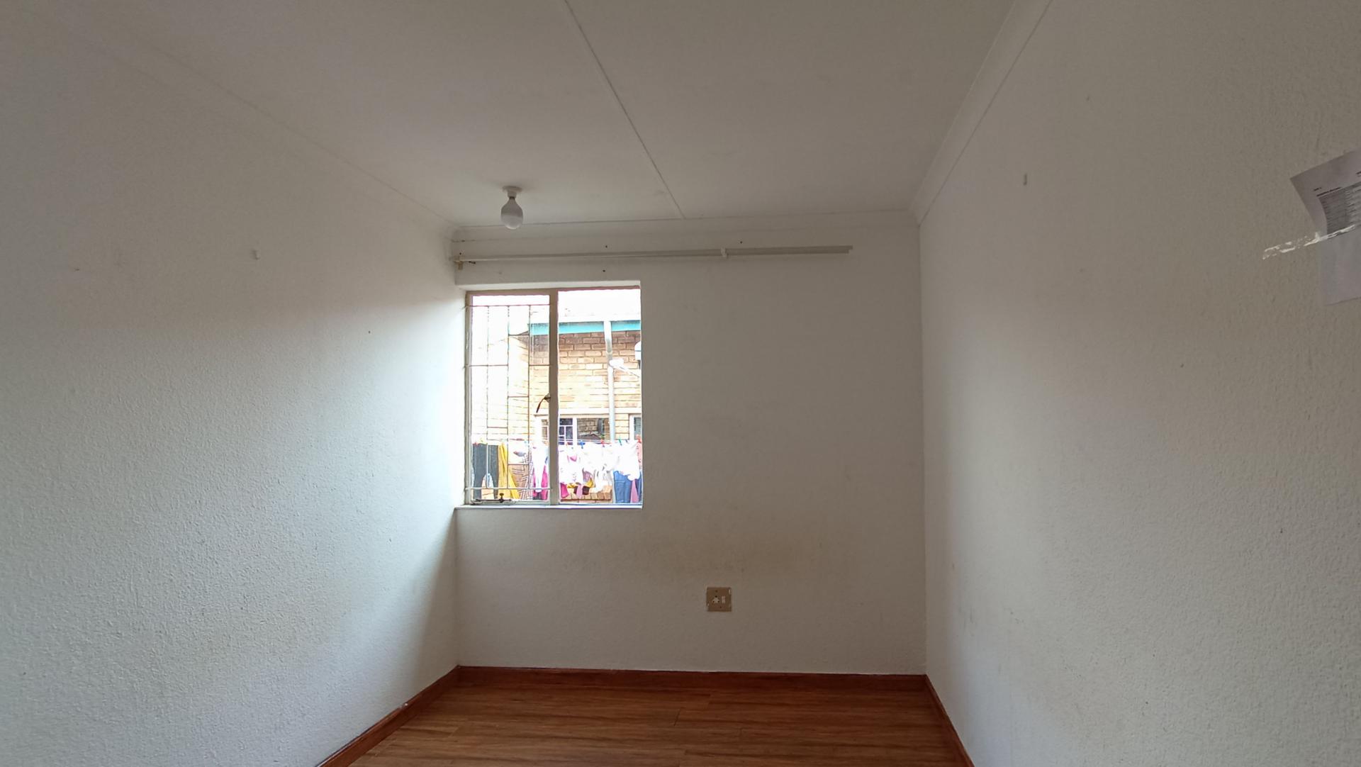 Bed Room 2 - 8 square meters of property in Groblerpark