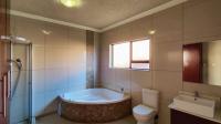 Bathroom 1 - 11 square meters of property in Meyersdal