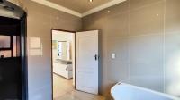 Bathroom 3+ - 26 square meters of property in Meyersdal