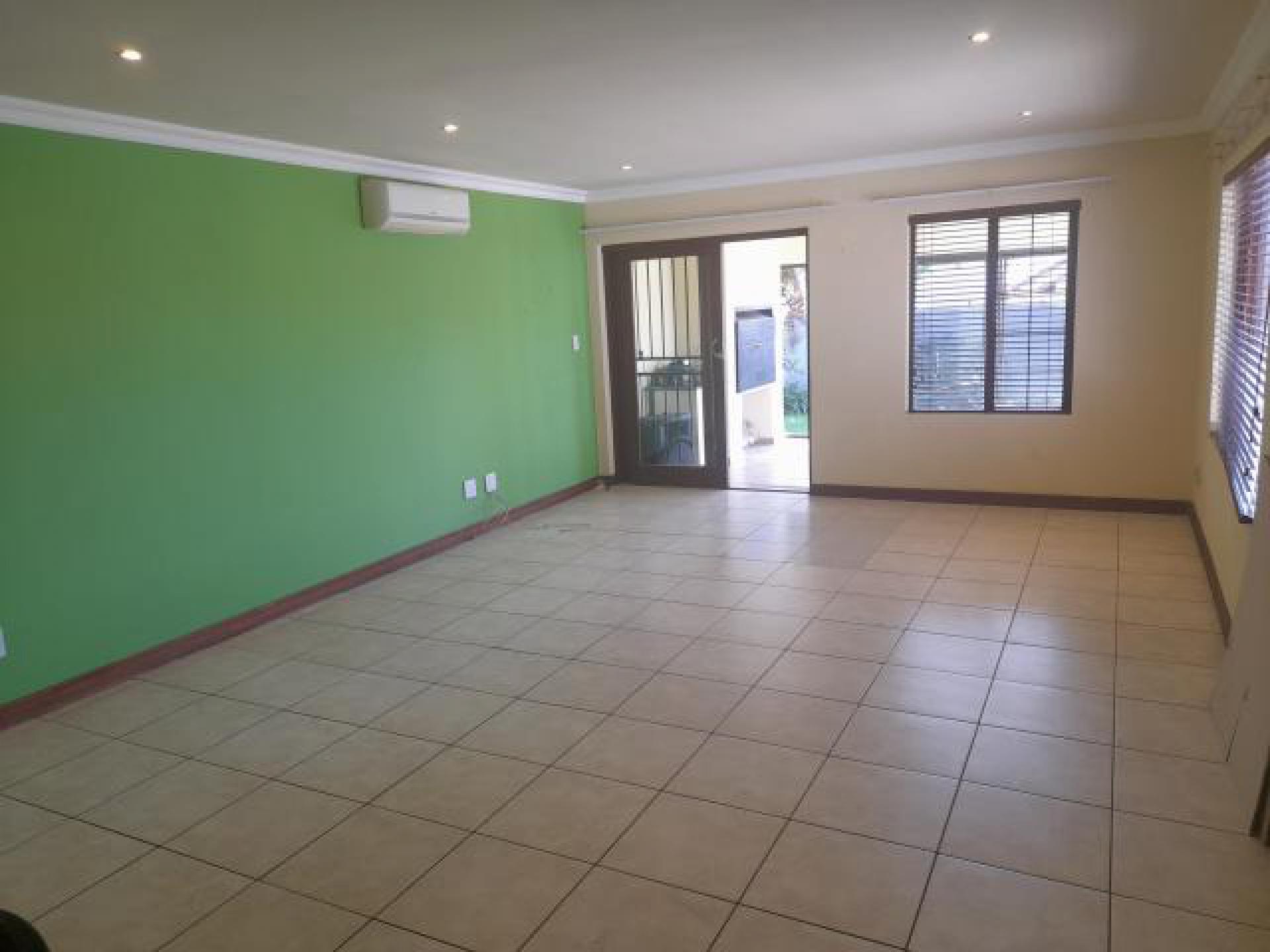Lounges of property in Rua Vista