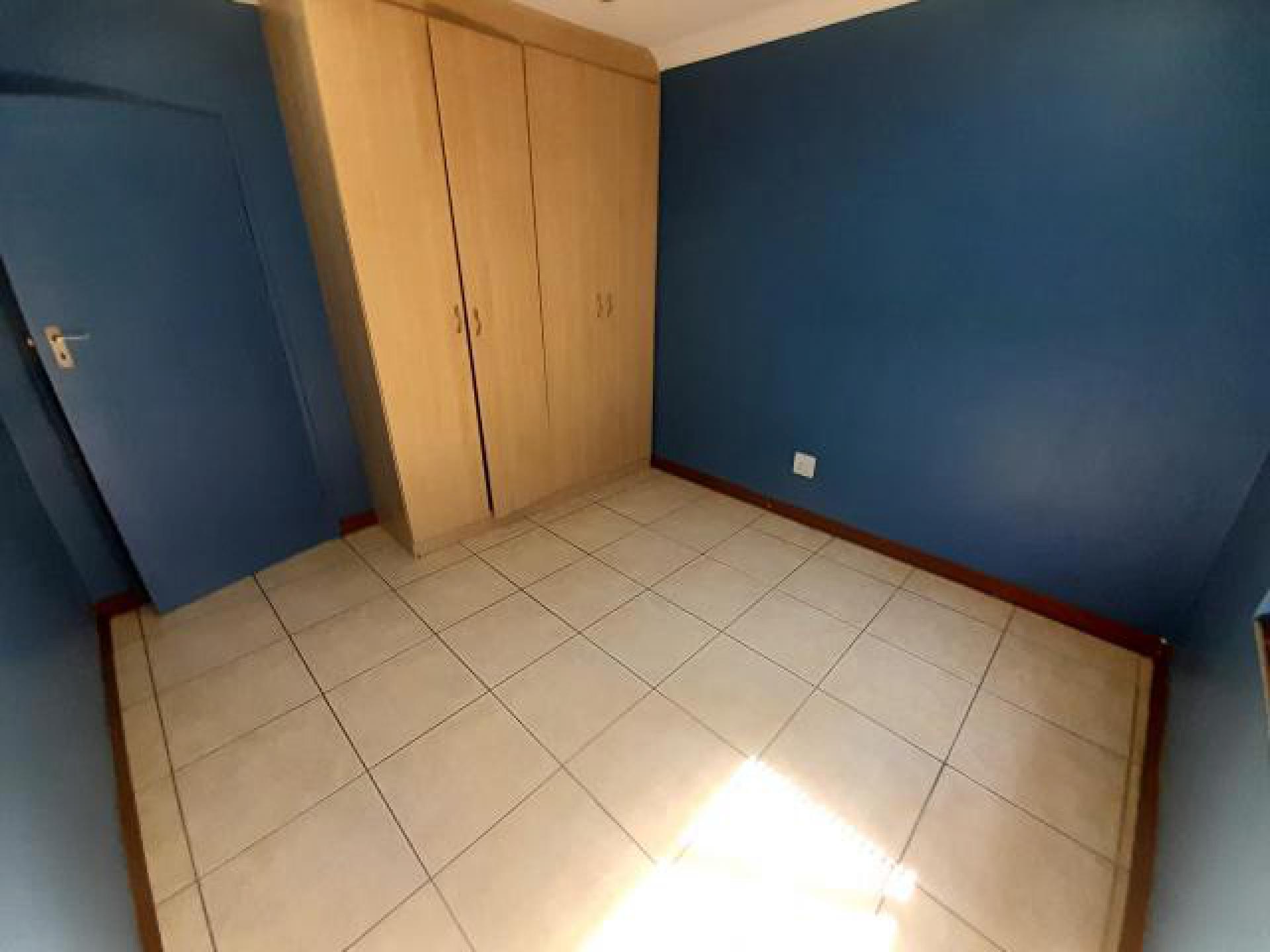 Bed Room 1 of property in Rua Vista