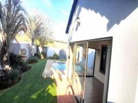 Backyard of property in Rua Vista