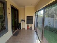 Patio of property in Rua Vista