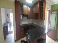 Kitchen of property in Rua Vista