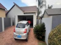 Front View of property in Rua Vista