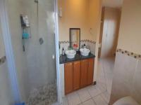 Main Bathroom of property in Rua Vista