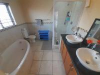 Main Bathroom of property in Rua Vista