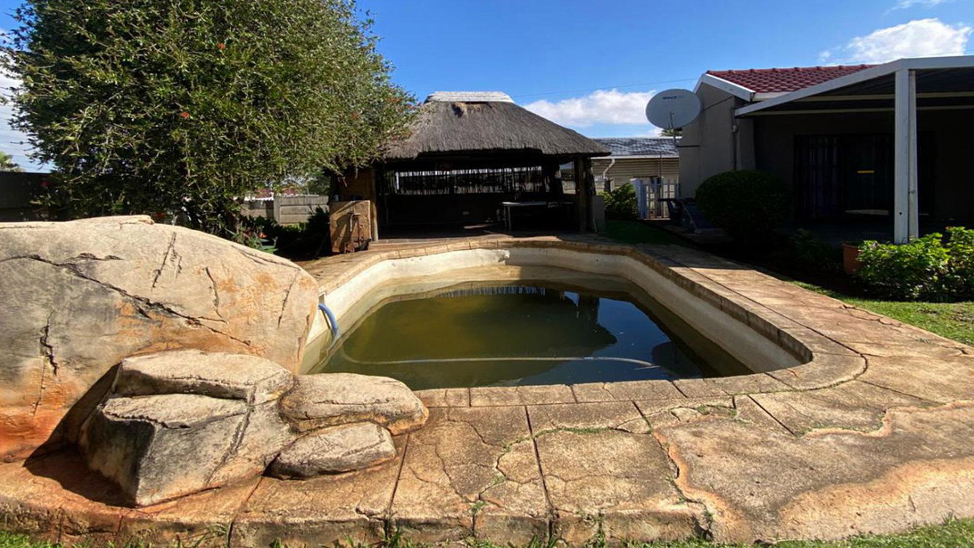 Swimming Pool of property in Witpoortjie