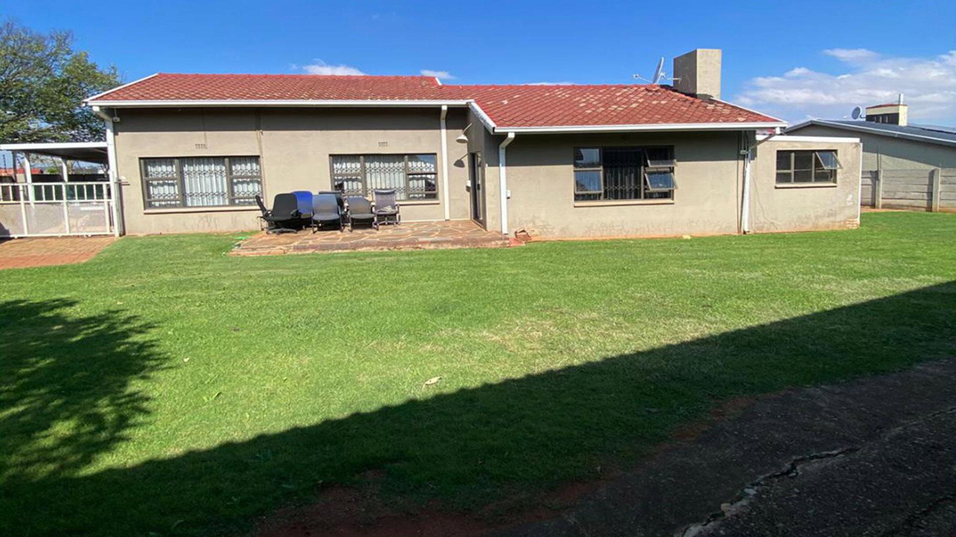 Backyard of property in Witpoortjie