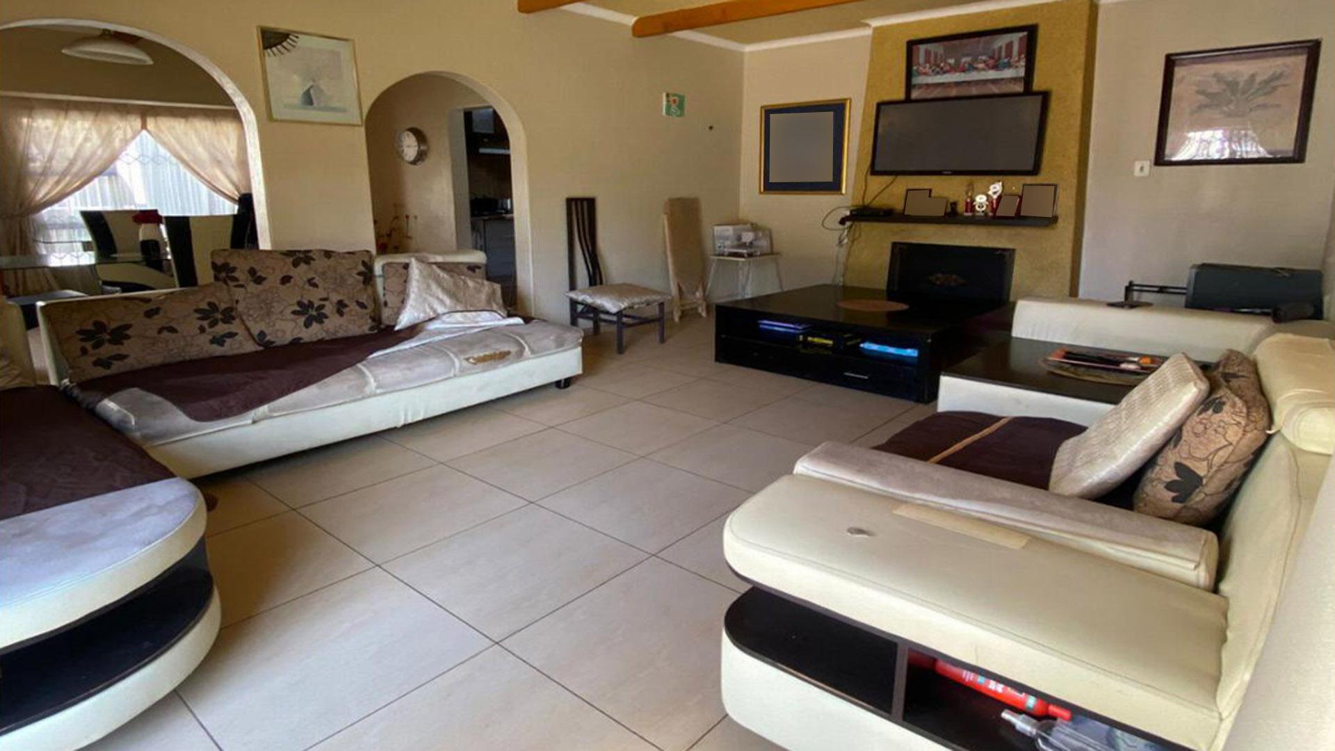 Lounges of property in Witpoortjie