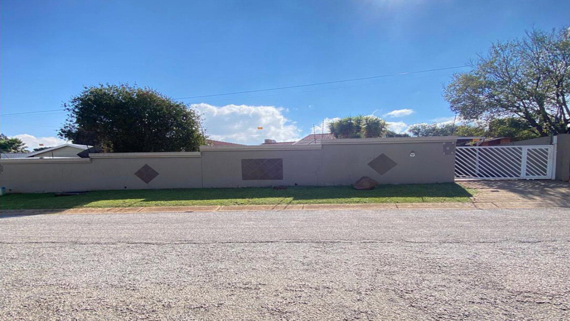 Front View of property in Witpoortjie