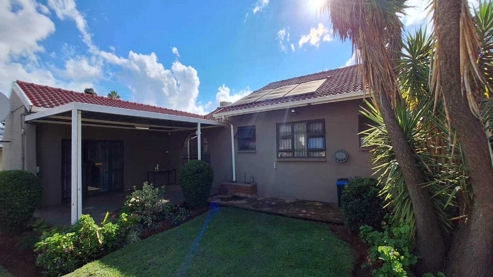 Front View of property in Witpoortjie