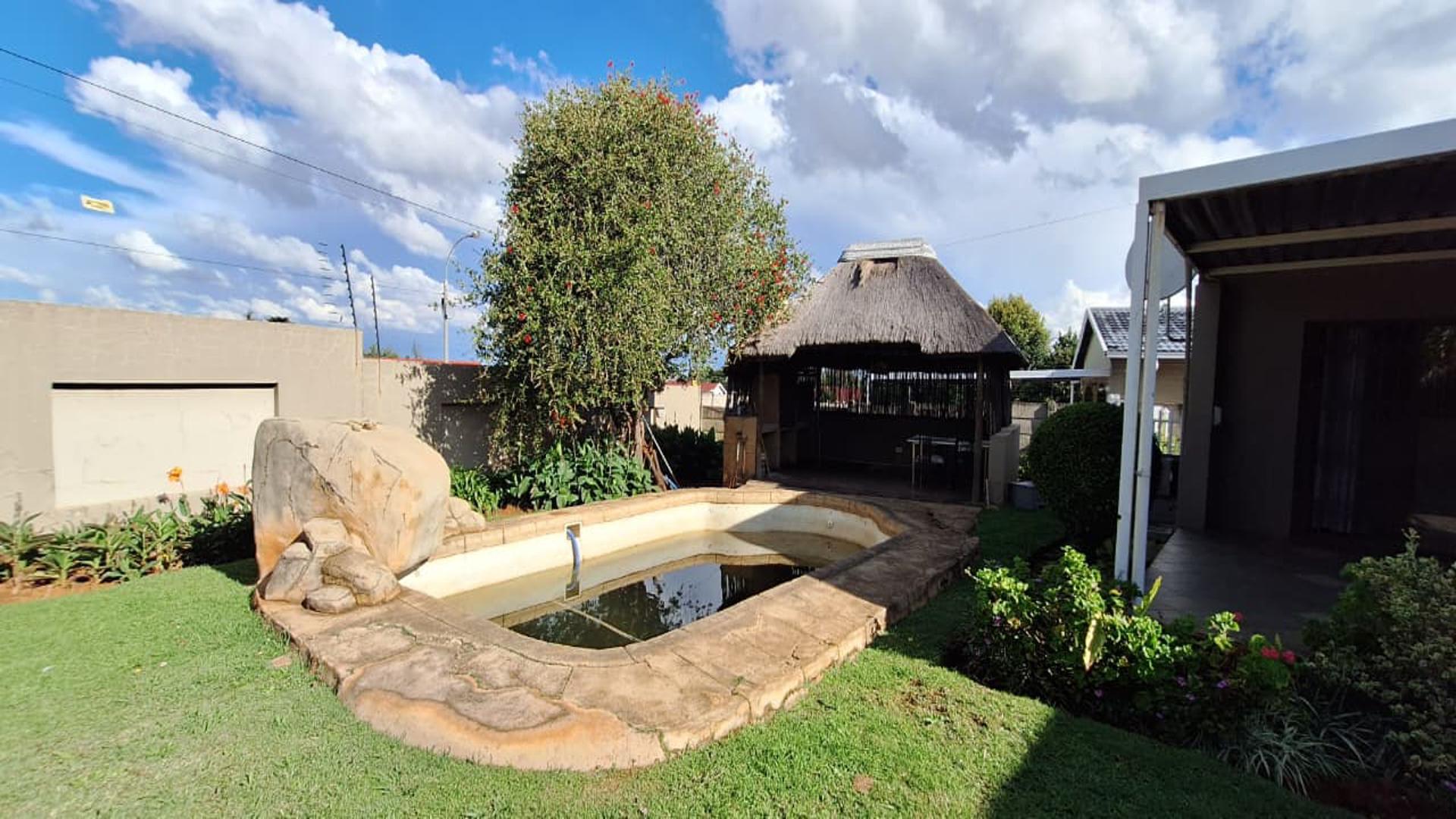 Swimming Pool of property in Witpoortjie