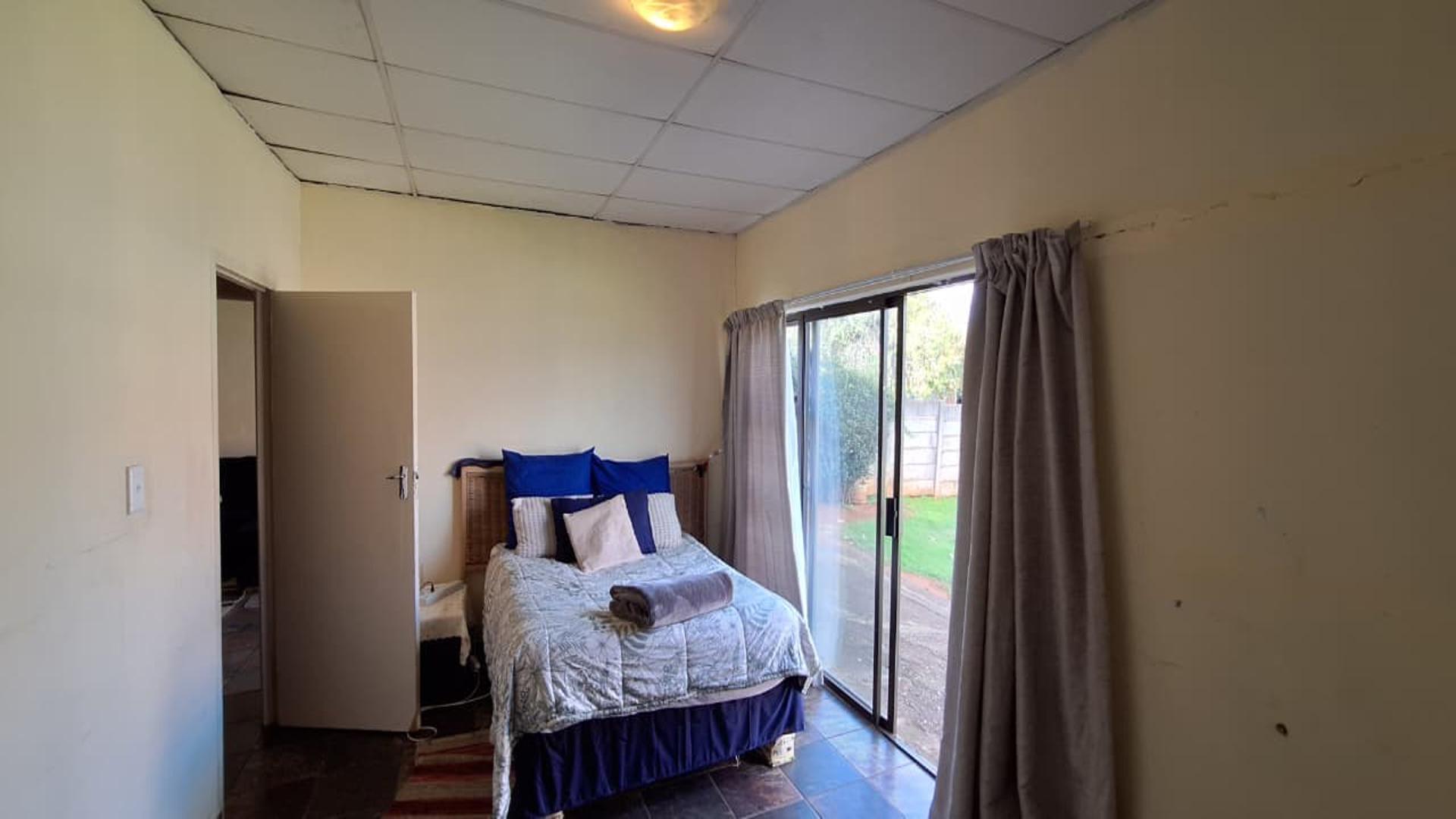 Bed Room 2 - 32 square meters of property in Witpoortjie