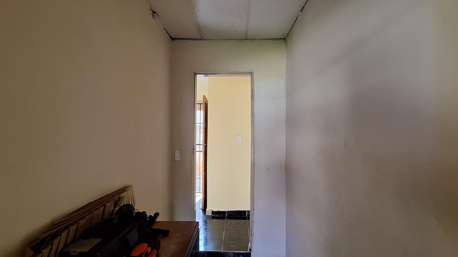 Spaces - 15 square meters of property in Witpoortjie