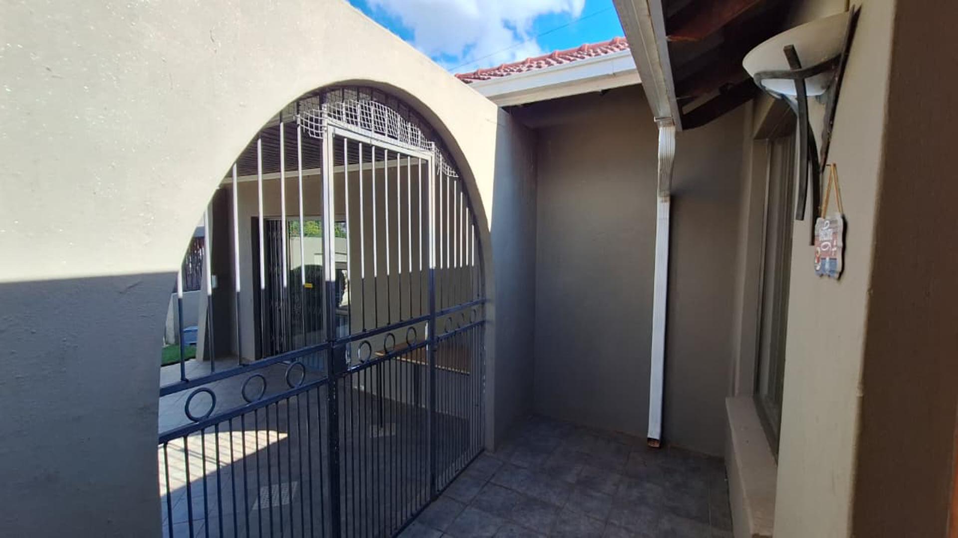 Foyer of property in Witpoortjie