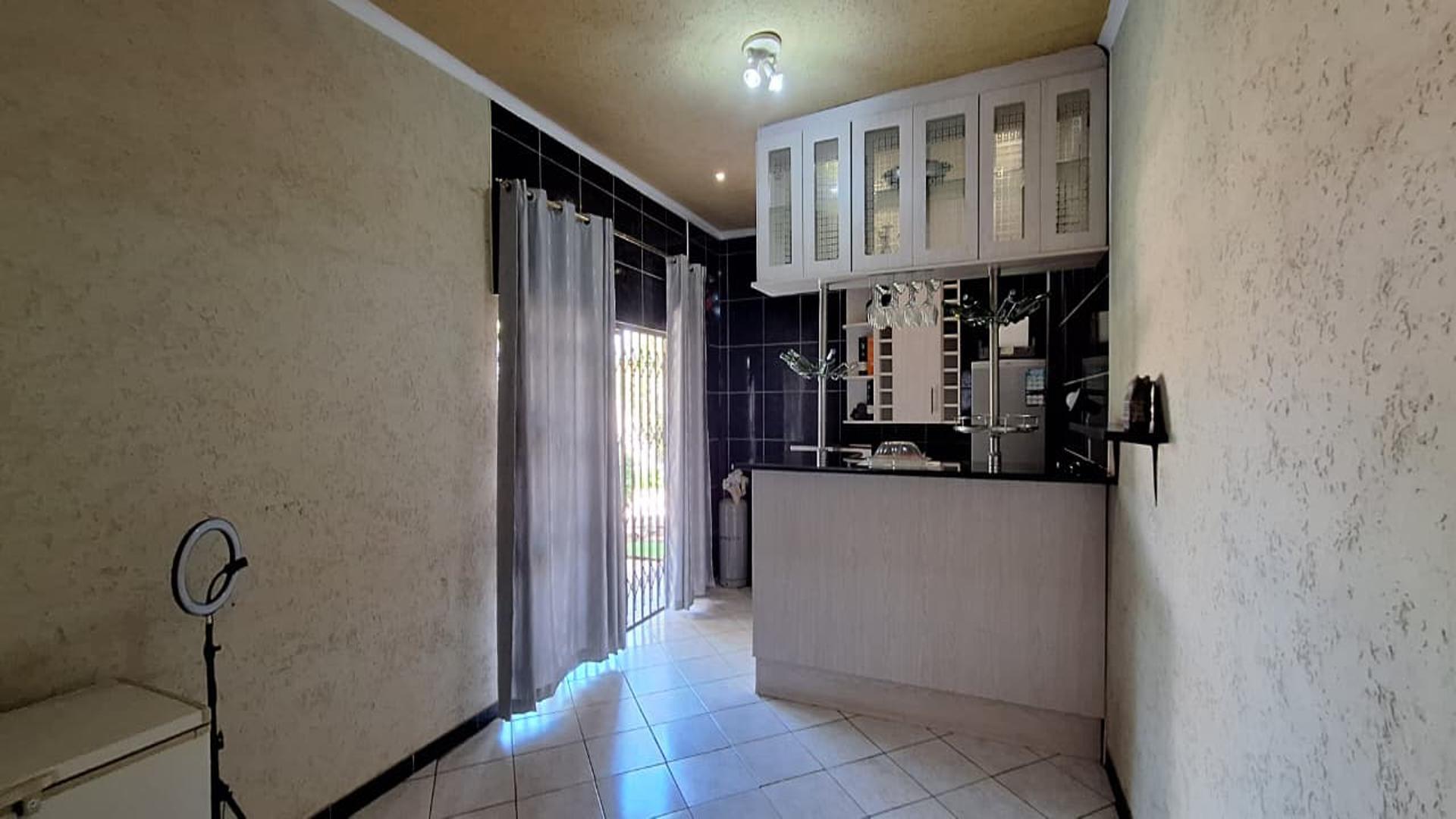 Entertainment - 21 square meters of property in Witpoortjie