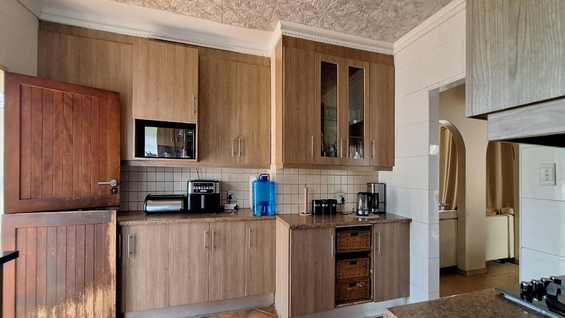 Kitchen - 23 square meters of property in Witpoortjie