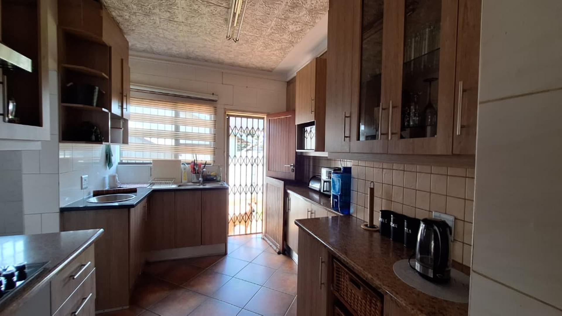 Kitchen - 23 square meters of property in Witpoortjie