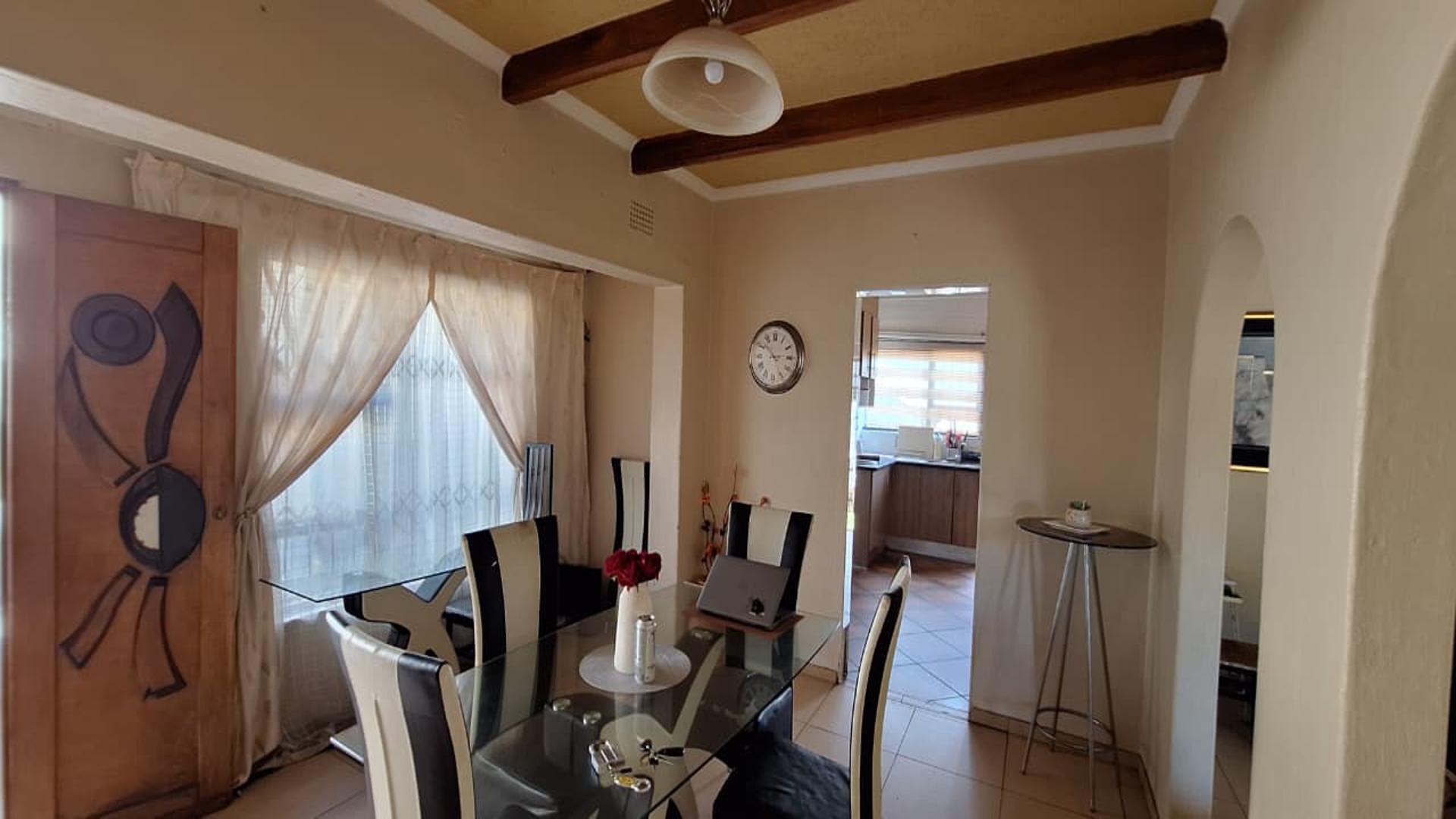 Dining Room - 24 square meters of property in Witpoortjie