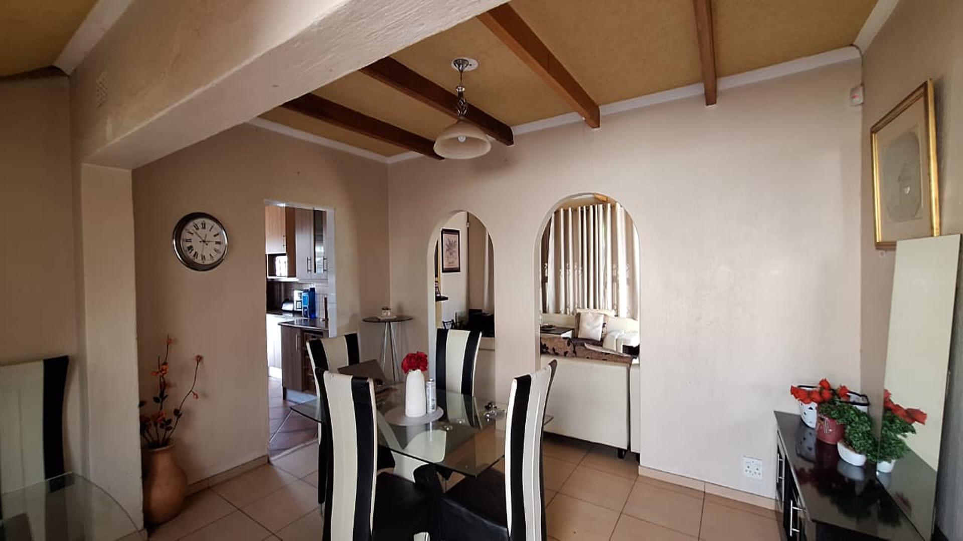 Dining Room - 24 square meters of property in Witpoortjie