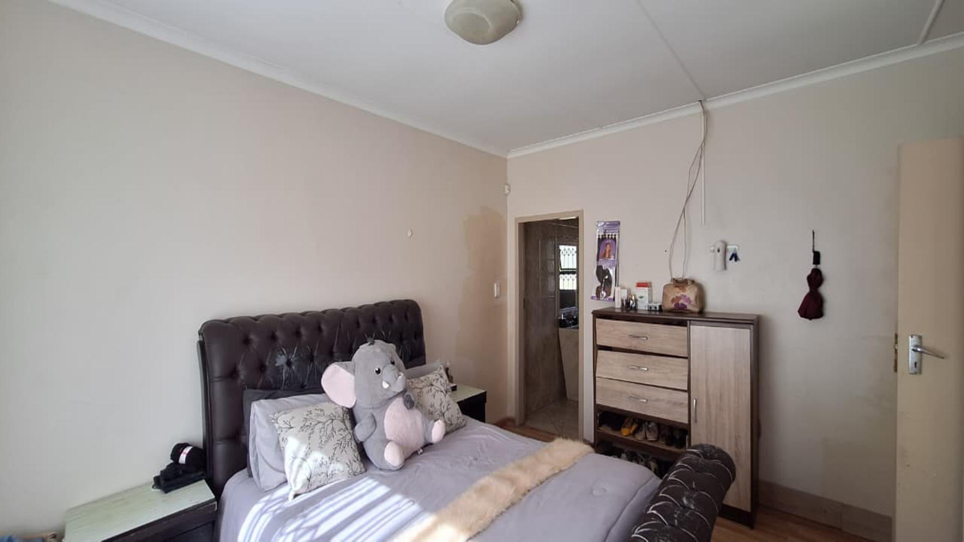 Main Bedroom - 19 square meters of property in Witpoortjie
