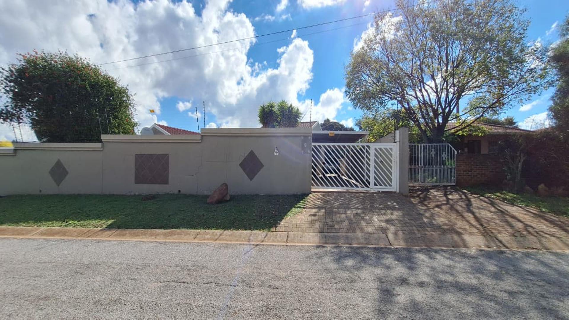 Front View of property in Witpoortjie