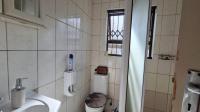 Bathroom 1 - 11 square meters of property in Witpoortjie