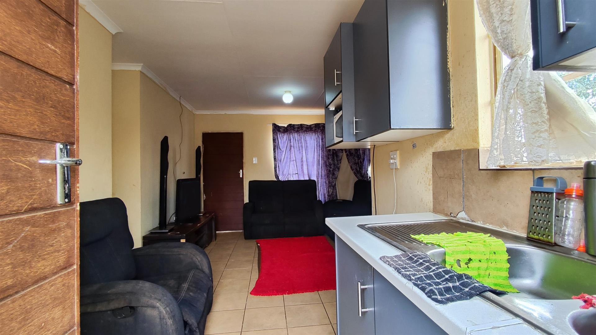 Kitchen - 6 square meters of property in Palm Ridge