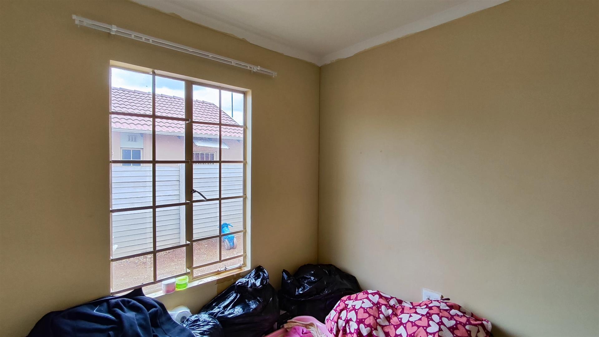 Bed Room 1 - 8 square meters of property in Palm Ridge