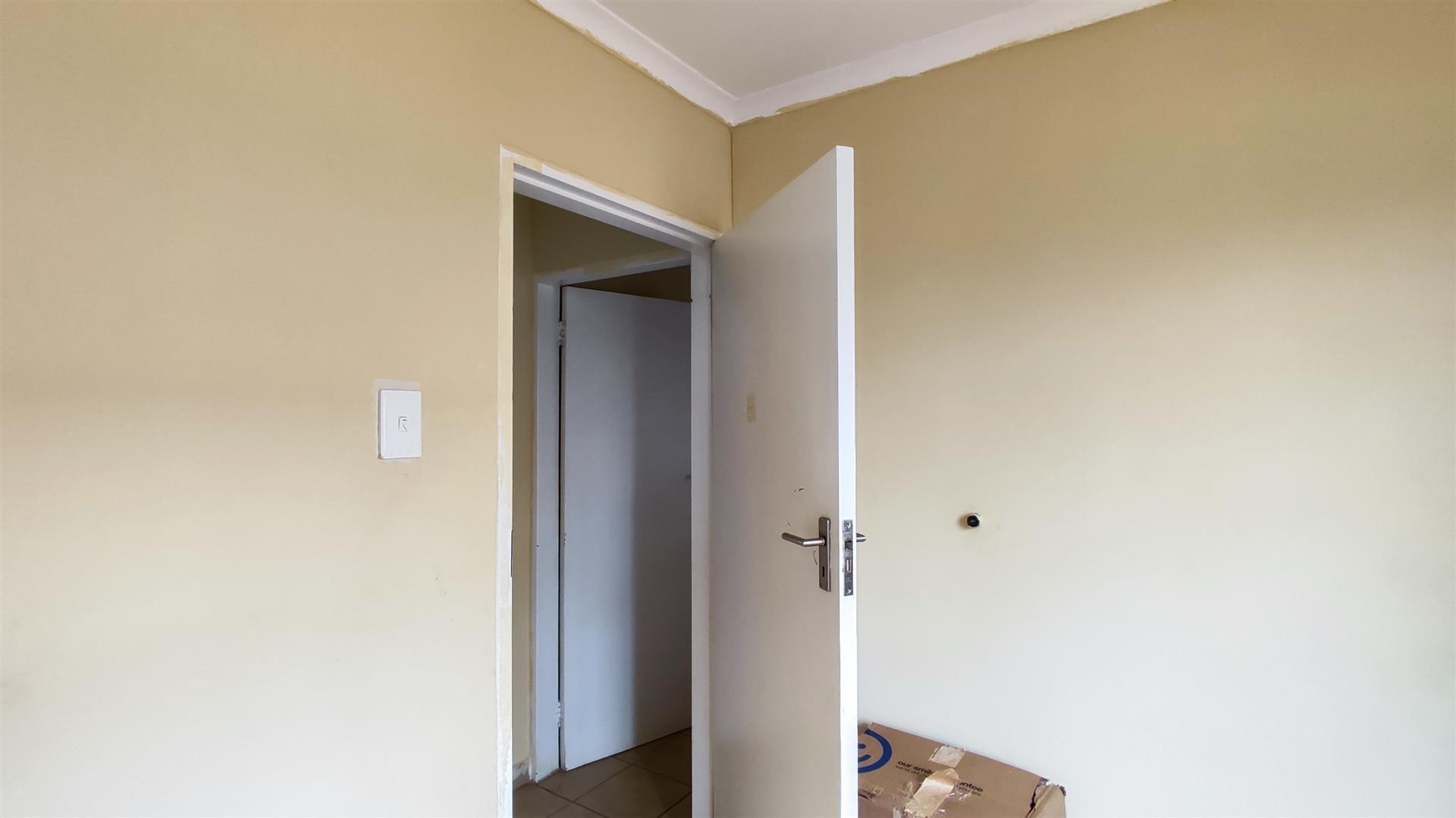 Bed Room 1 - 8 square meters of property in Palm Ridge