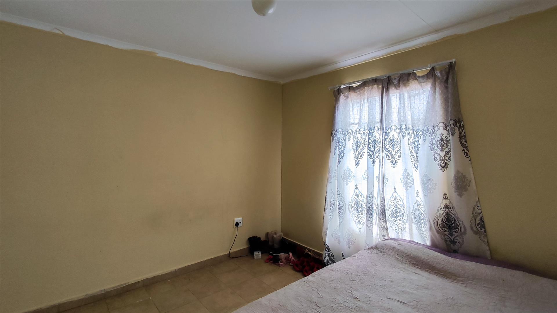 Main Bedroom - 12 square meters of property in Palm Ridge