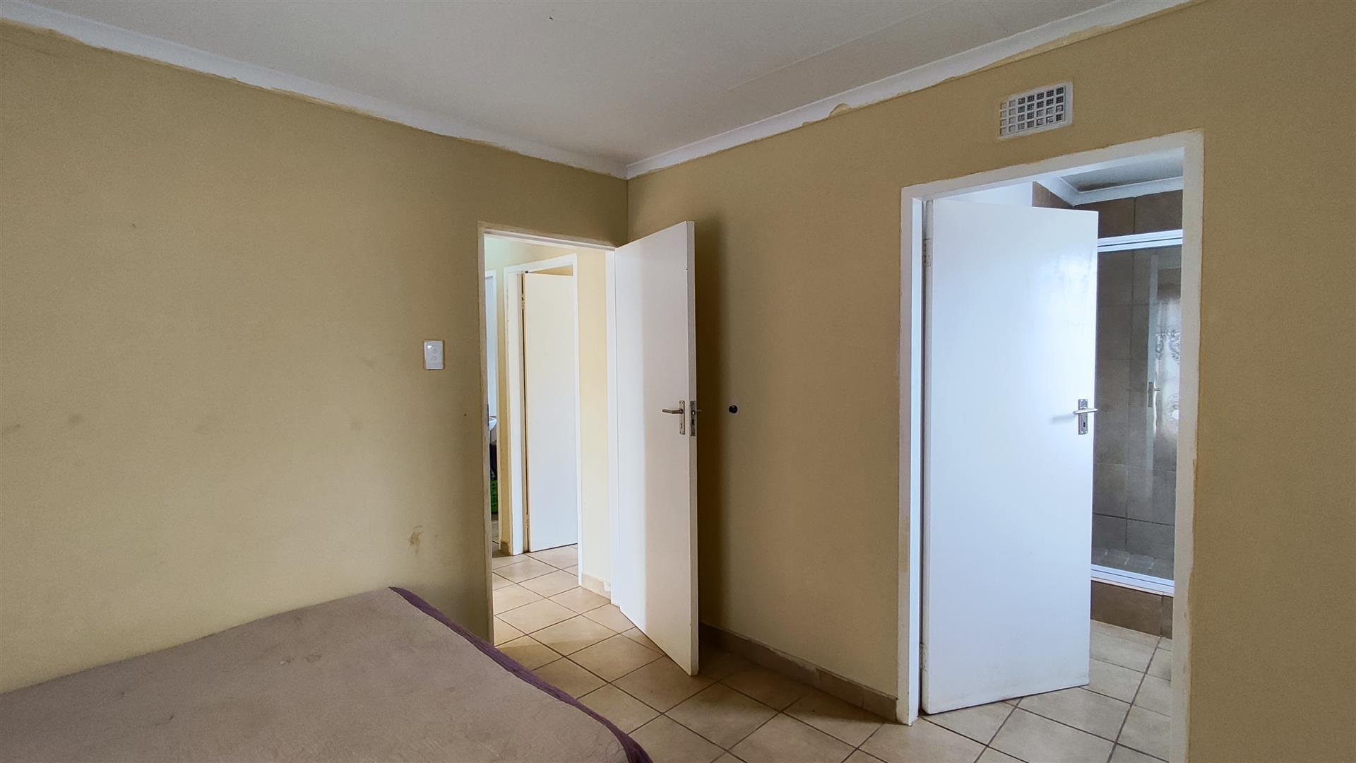 Main Bedroom - 12 square meters of property in Palm Ridge