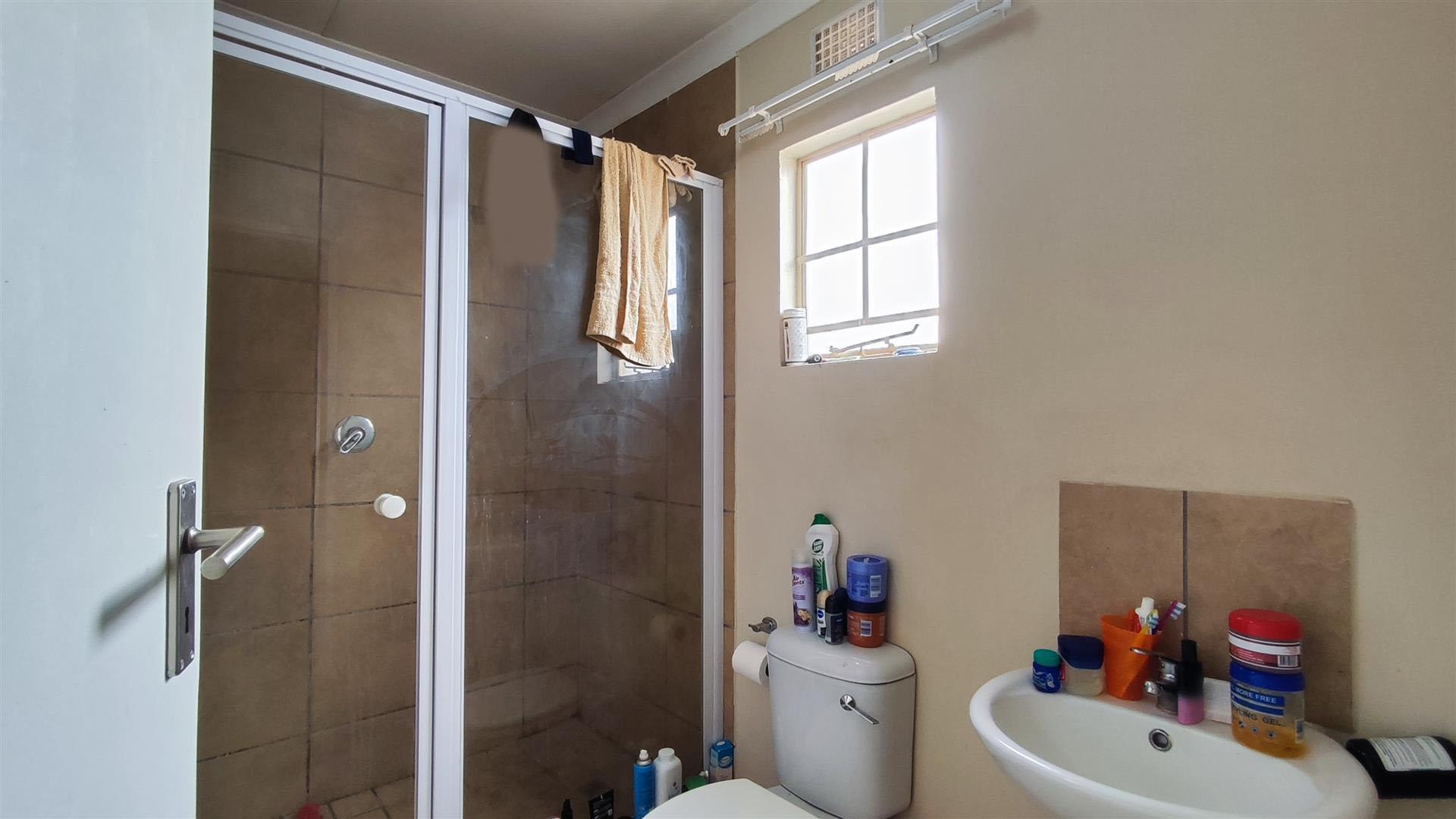 Main Bathroom - 5 square meters of property in Palm Ridge