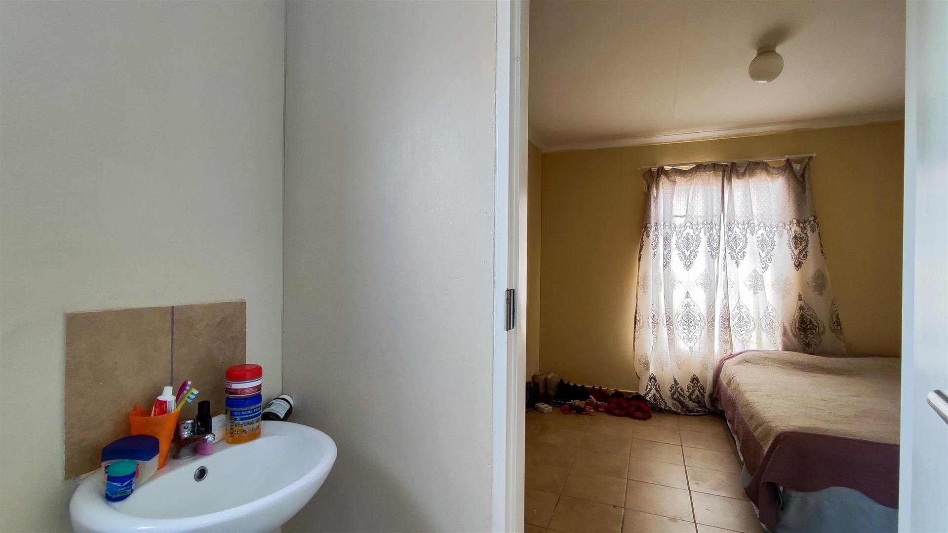 Main Bathroom - 5 square meters of property in Palm Ridge