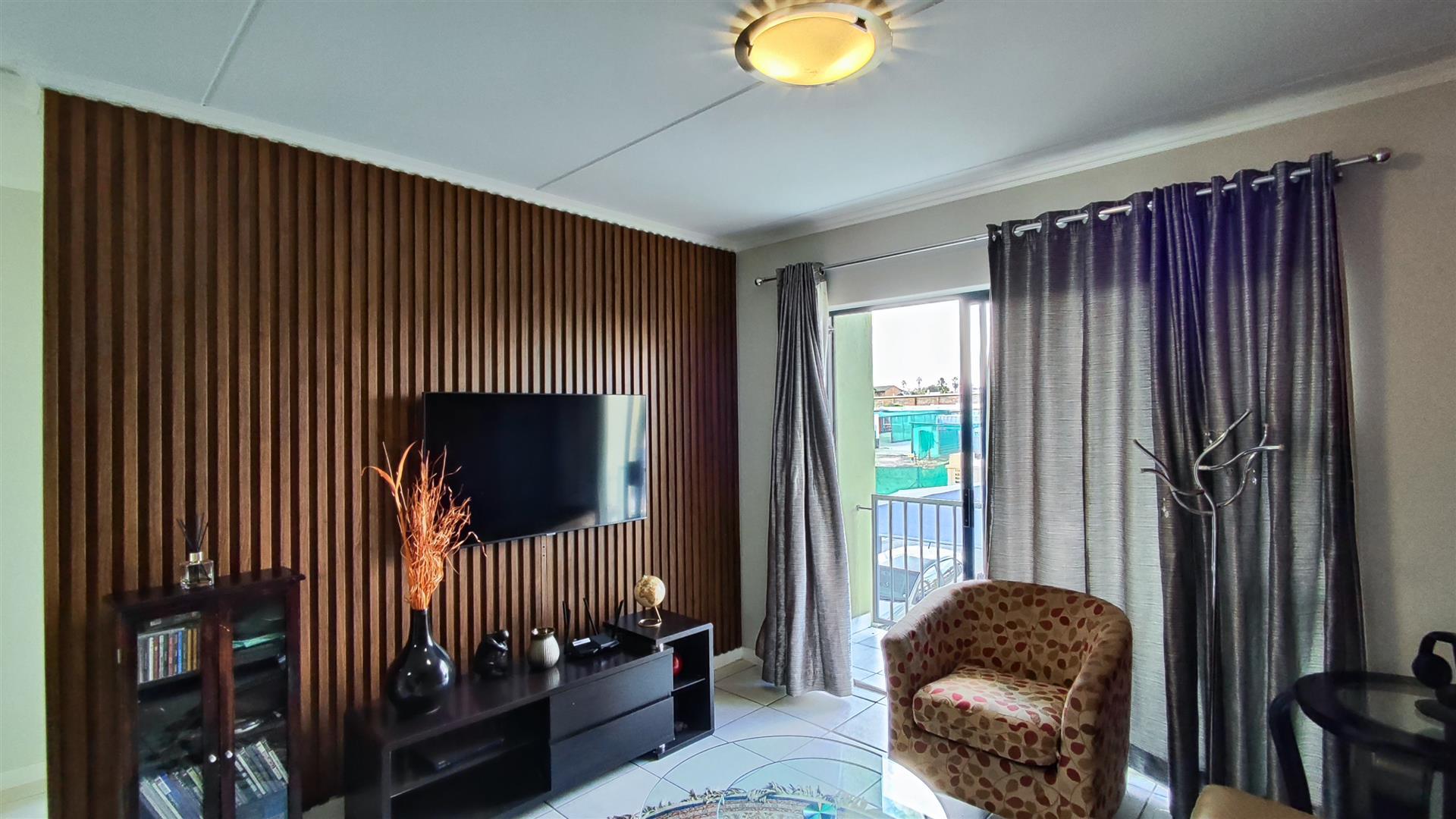 Lounges - 10 square meters of property in Lilianton