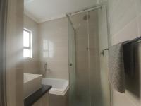 Main Bathroom of property in Heidedal