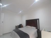 Main Bedroom of property in Heidedal